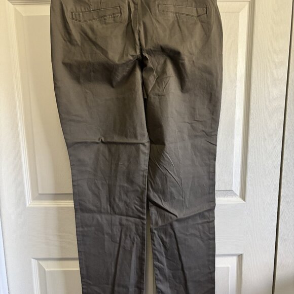 Women's NWT Gloria Vanderbilt Khaki Unlimited Luxe Sateen Classic Straight Leg - Picture 3 of 3